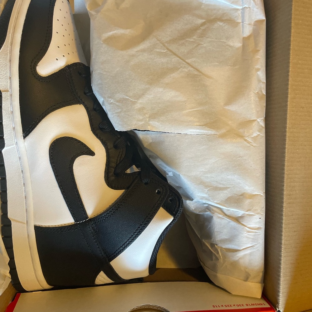 🖤🤍❣️Nike Dunk Retro HiTops🤍🖤❣️ - Picture 4 of 4